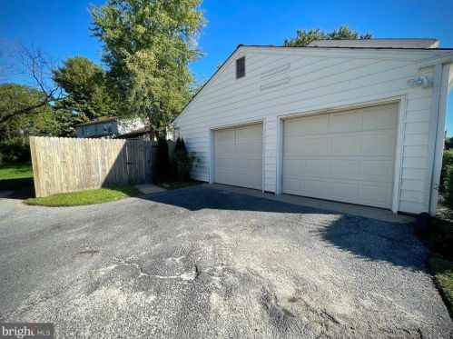 77 Lynnhaven Dr, Dover DE  19904-4303 exterior