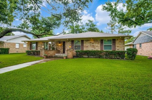 1130 La Mesa Dr, Richardson, TX 75080-3729