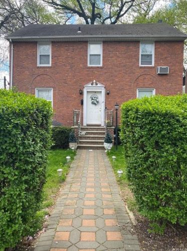 1186 Lakewood Pl, Bronx, NY 10461-1814