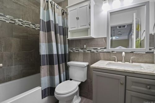 7 Woodfield Dr, Washingtonville NY  10992-1149 exterior