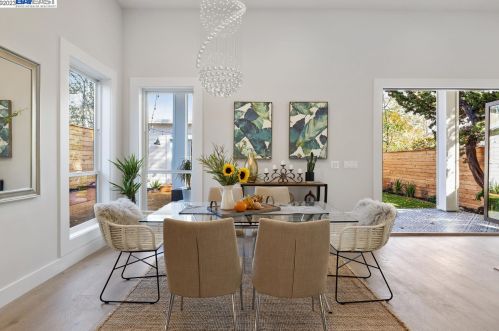 5926 Dover St, Oakland CA  94609-1426 exterior