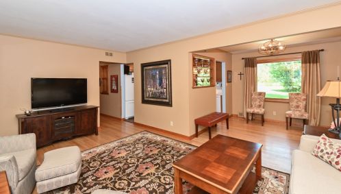 1524 El Rancho Dr, Thiensville WI  53092-5623 exterior