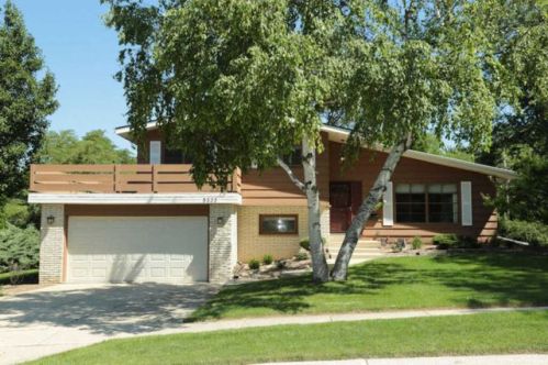 5332 Orchard Ln, Greendale, WI 53129-2567