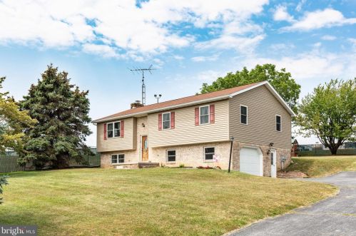 66 Fuhrman Mill Rd, Hanover, PA 17331-9654