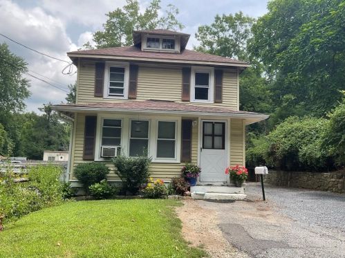 62 Robinson Ave, Bedford Hills, NY 10507-1921