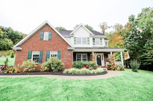 138 Timberlee Dr, Evans City, PA 16033-3938