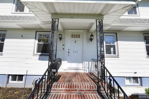 604 Queen Anne Rd, Teaneck, NJ 07666-3327