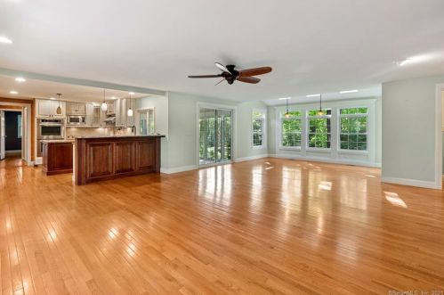 1 Barn Hill Rd, Bloomfield CT  06002-1218 exterior