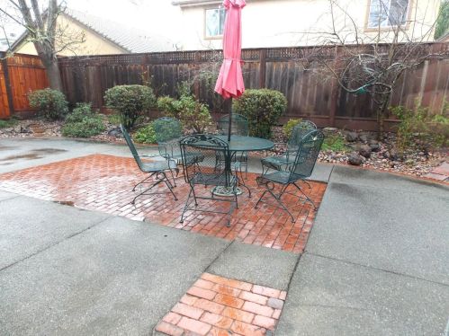 1409 Birdie Dr, Windsor CA  95492-8717 exterior