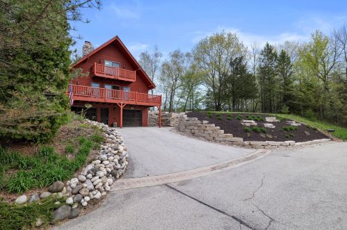 4869 Riverview Dr, Hubertus WI  53033-9777 exterior