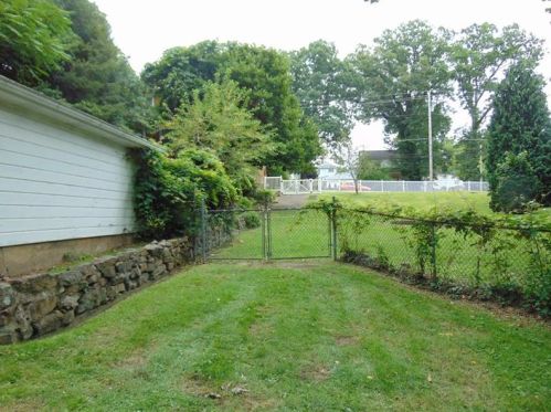 1210 Pittsburgh St, South Connellsville PA  15425-4405 exterior