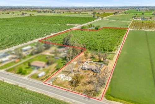 855 Mount Whitney Ave, Laton CA  93242-9724 exterior