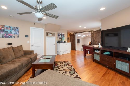 331 Sunset Dr, Pelican Island NJ  08751-2242 exterior