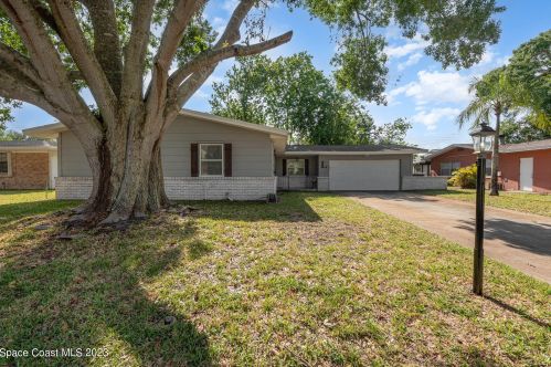 206 Forrell Ave, Titusville, FL 32796-3272
