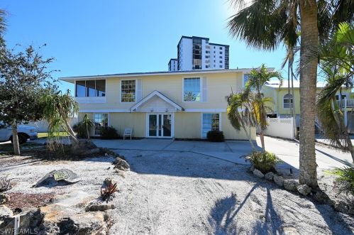 190 Bayview Ave, Fort Myers Beach, FL 33931-3908