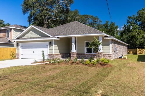 209 9th Ave, Shalimar, FL 32579-1500