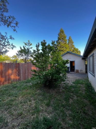 188 Mendocino Ave, Willits CA  95490-3508 exterior