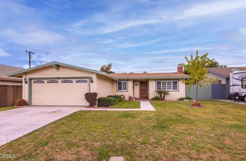 563 Center Ln, Santa Paula, CA 93060-2403