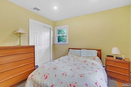 215 Hiawatha Blvd, Oakland NJ  07436-3619 exterior