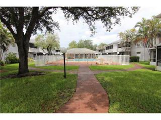 7554 Stirling Rd, Hollywood FL  33024-1583 exterior