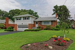 6 Turf Ln, Albany, NY 12211-1528