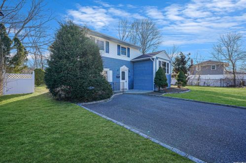 1341 Elayne Ave, Bayshore, NY 11706-5144
