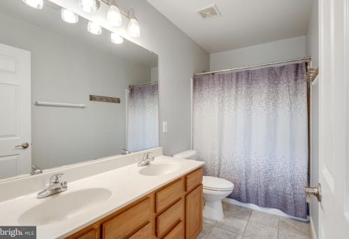 167 Alpine Dr, Leesburg VA 20175-6172 exterior