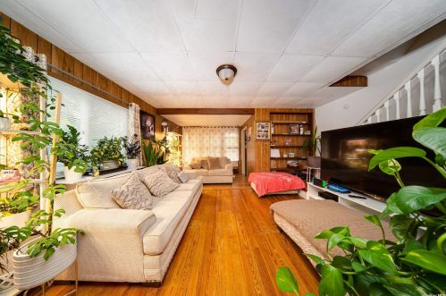 15 Depan Ave, Floral Park NY  11001-2206 exterior