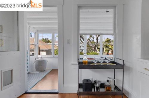 418 45 St, Oakland CA 94609-2135 exterior