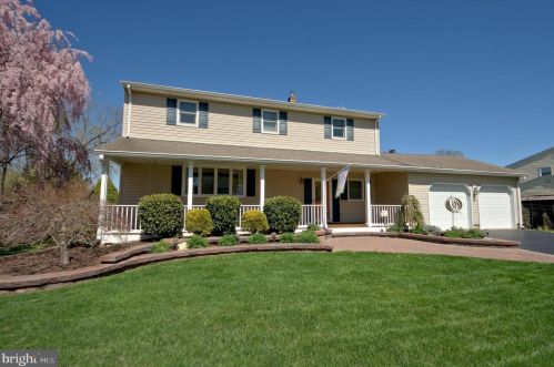 566 Flock Rd, Trenton, NJ 08690-1313