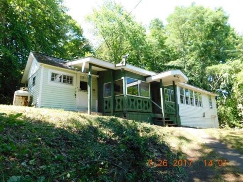 75 White St, Springfield, VT 05156-3449