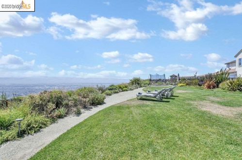 13445 Campus Dr, Oakland CA  94619-3711 exterior