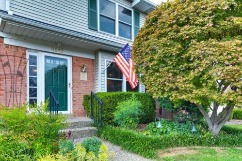 8613 Wintergreen Ct, Louisville, KY 40242-3480