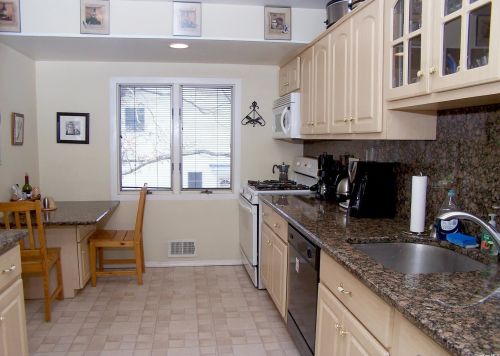 4 Lou Ct, Holbrook, NY 11741-5809