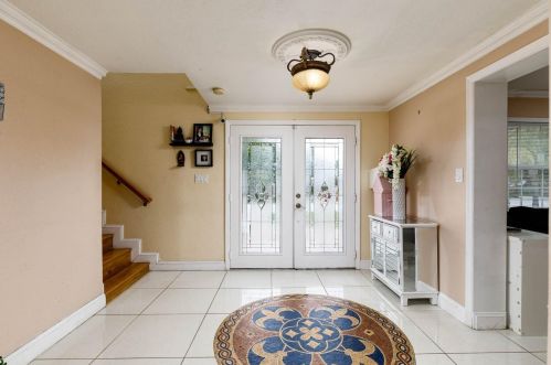 5116 23rd Ave, Saint Petersburg, FL 33707-5177