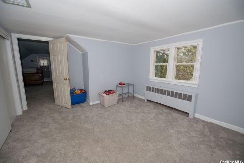 20 Ross Ave, Huntington Station NY  11747-2647 exterior