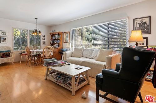 6045 Ventura Canyon Ave, Van Nuys, CA 91401-3029