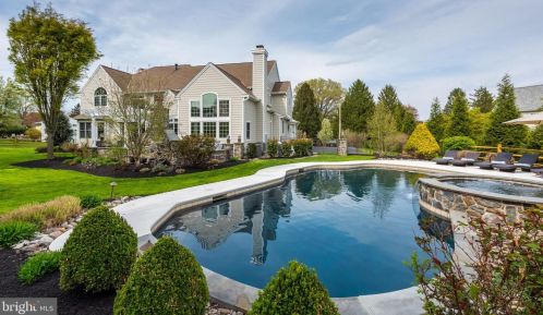 466 Black Swan Ln, Berwyn PA  19312-1908 exterior