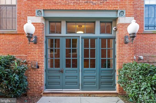 725 5th St, Washington, DC 20003-4258