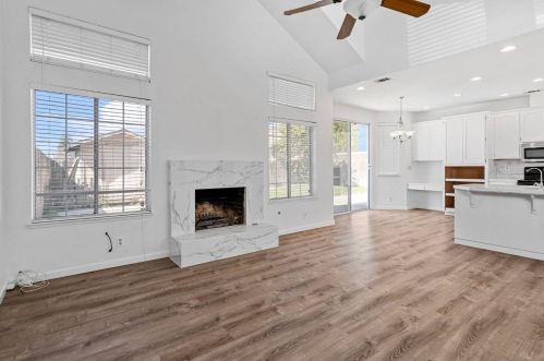 1285 Burgundy Ln, Manteca CA  95337-6874 exterior