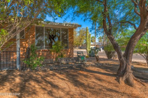 8109 Eli St, Tucson, AZ 85710-5820