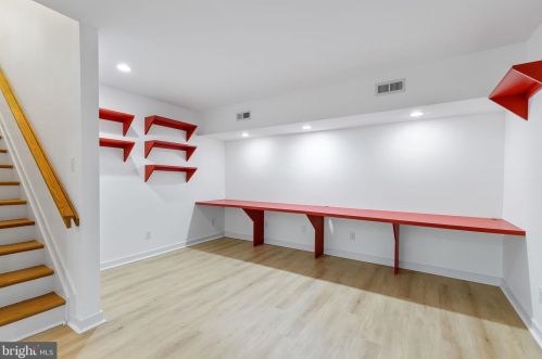 3709 Whispering Ln, Falls Church VA  22041-1121 exterior