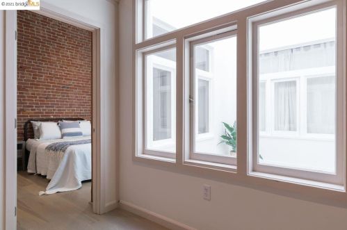 1411 Center St, Oakland, CA 94607-2054