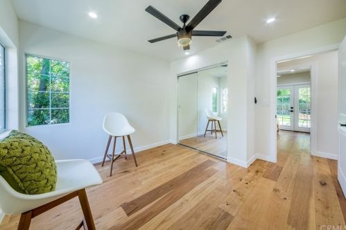 17602 Collins St, Van Nuys CA  91316-1245 exterior