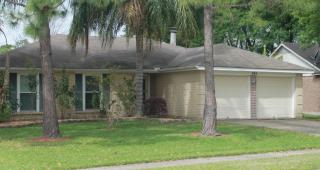 305 Knoll Forest Dr, League City TX  77573-5765 exterior