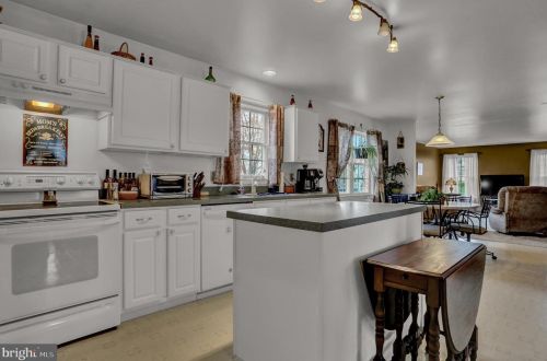 46 Willow Way Dr, West Enola, PA 17025-2094