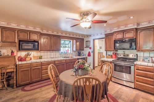 17235 Oak Glen Ave, Morgan Hill, CA 95037-8919