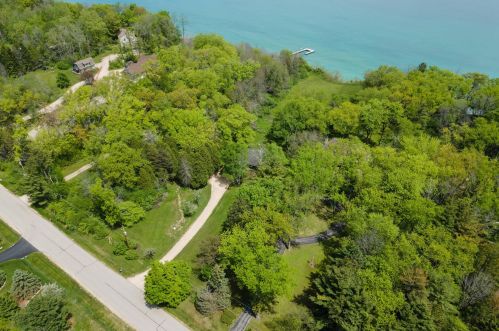 13530 Lakewood Dr, Thiensville WI  53097-2412 exterior