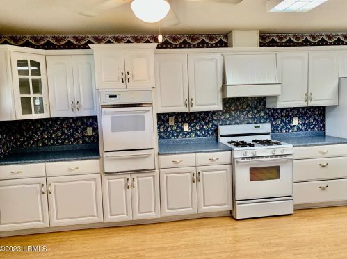 927 Magnolia Bluff Cir, Beaufort SC  29902-6921 exterior