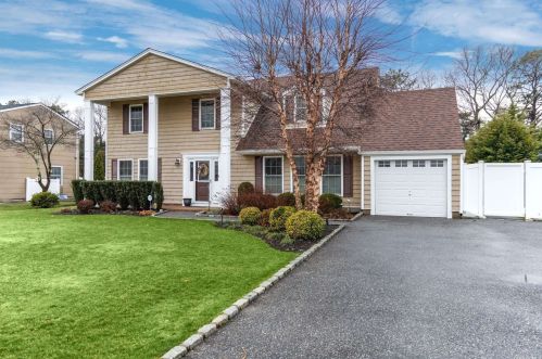 154 Greenbelt Pkwy, Holbrook, NY 11741-4440